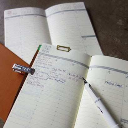 Experimenting with Traveler's Notebook Weekly Vertical as my bullet journal / to-do list (and loving it:)