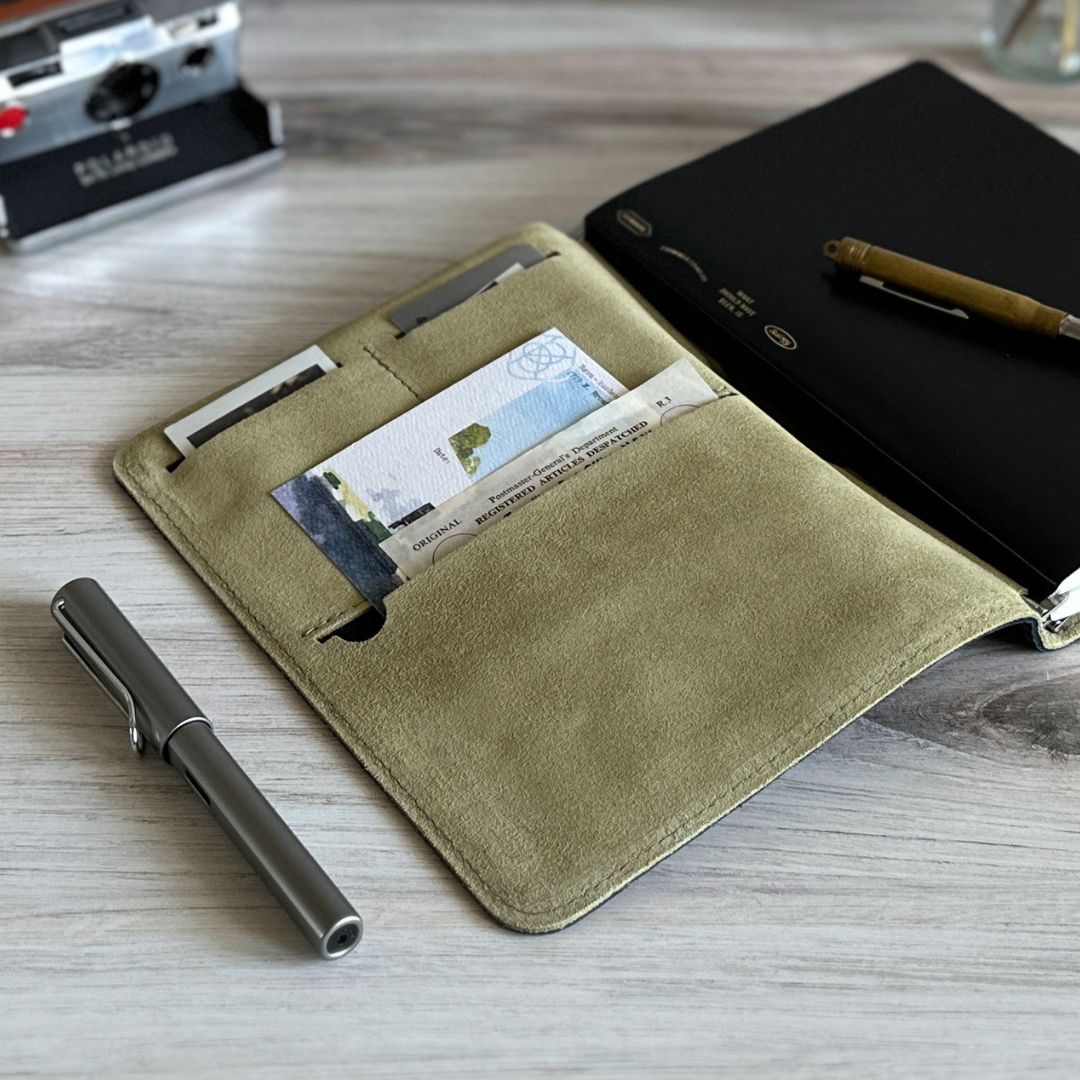 [Roterfaden] SO_26 Smoke Blue // Olive (A5)