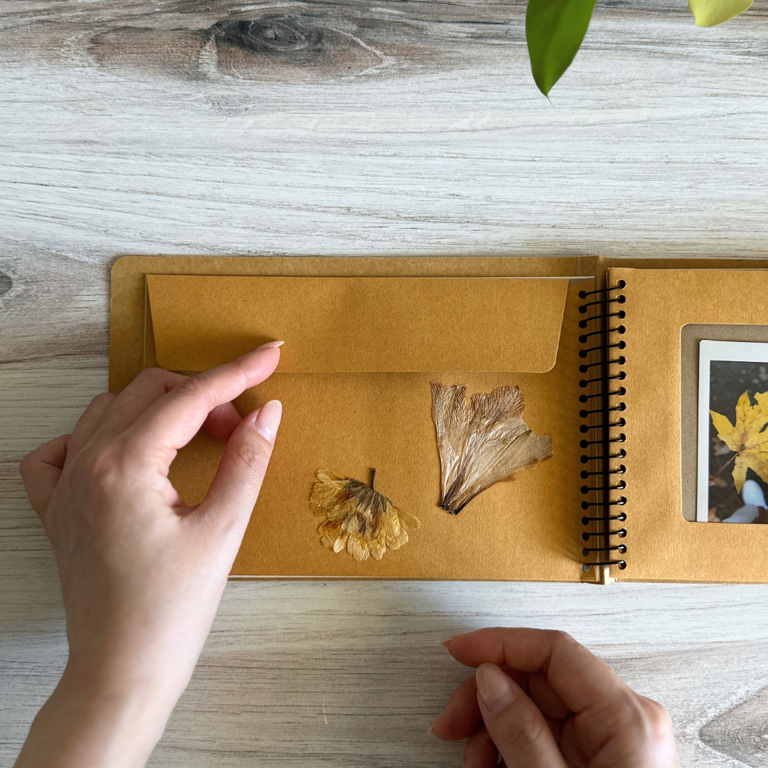 [TRC] Bee Spiral Notebook with Window