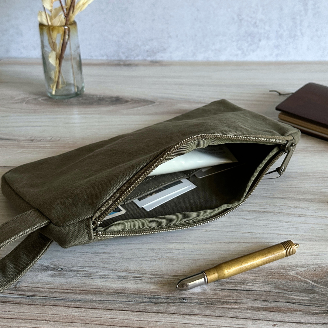 [AP] Bee Pouch