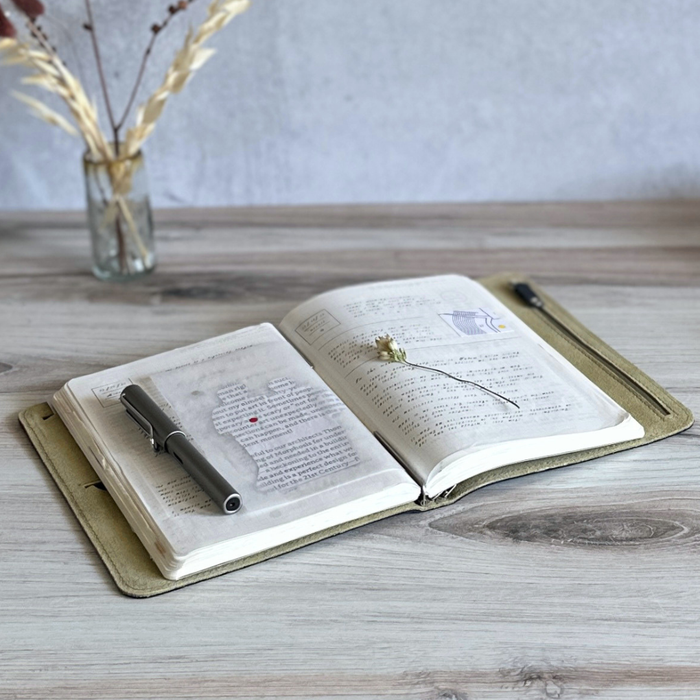 [Roterfaden] SO_26 Smoke Blue // Olive (A5)