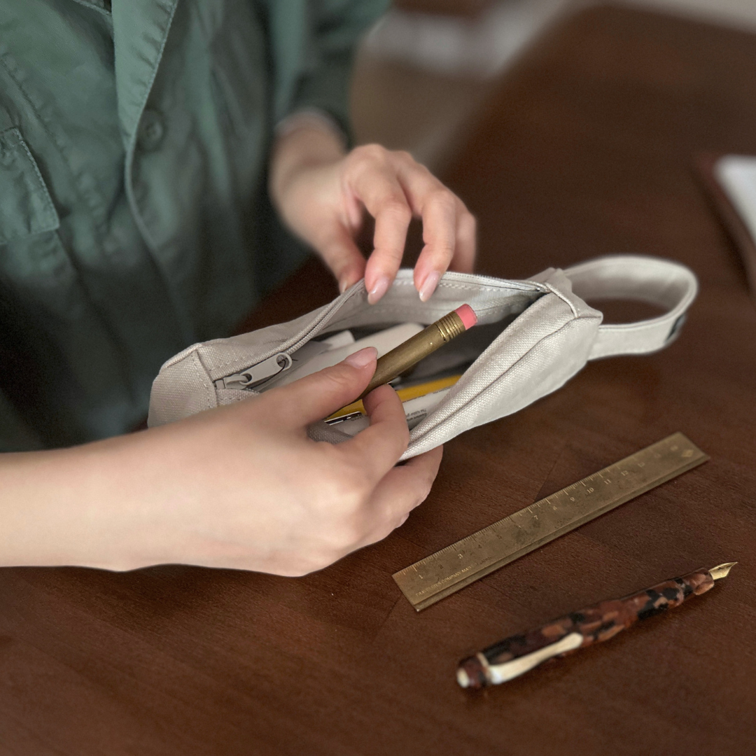 [AP] Bee Pen Case
