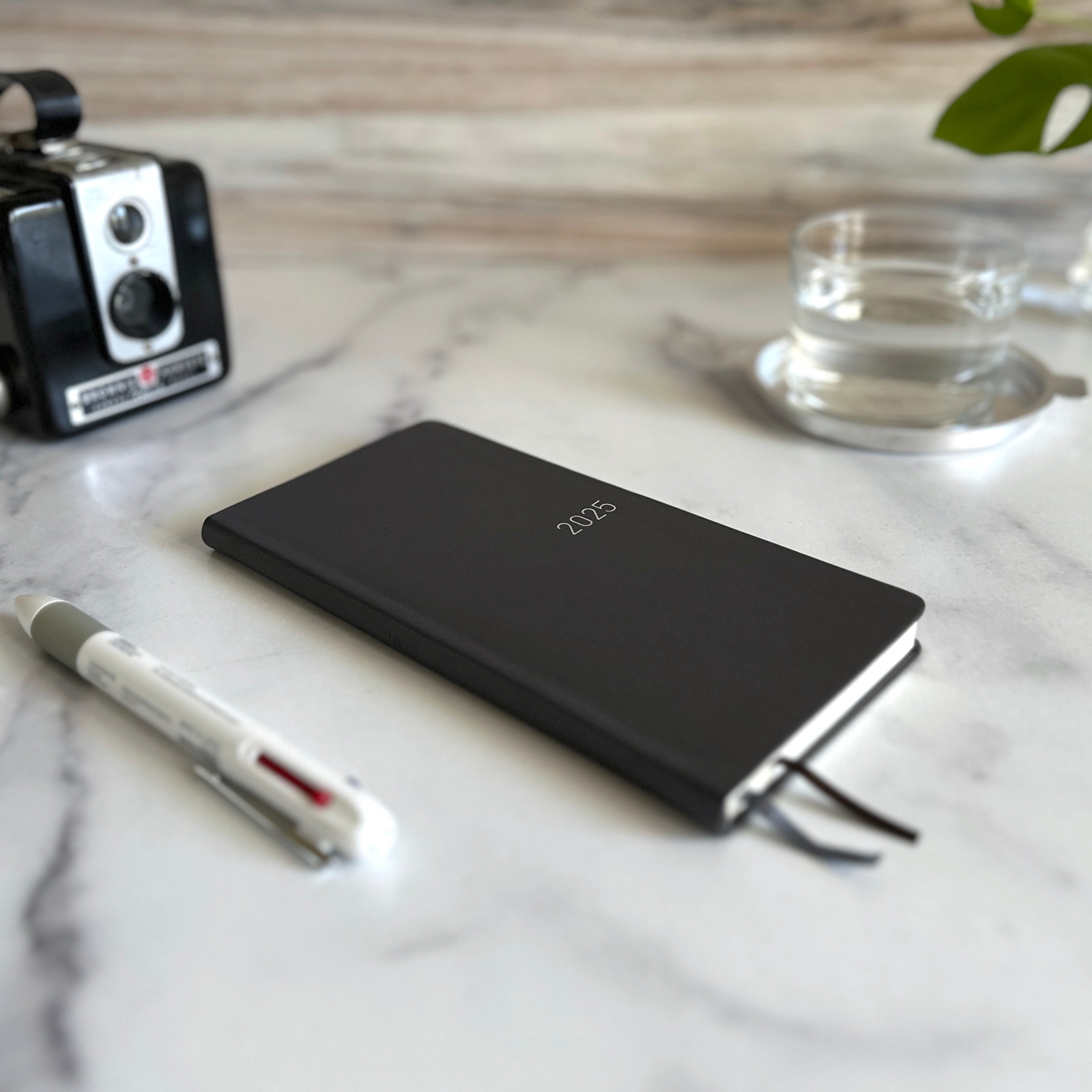 Hobonichi 2025] Weeks Leather // Steel Gray (English) – Baum