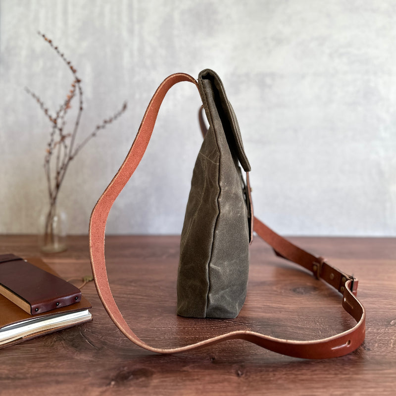 [Peg and Awl ] The Hunter Satchel