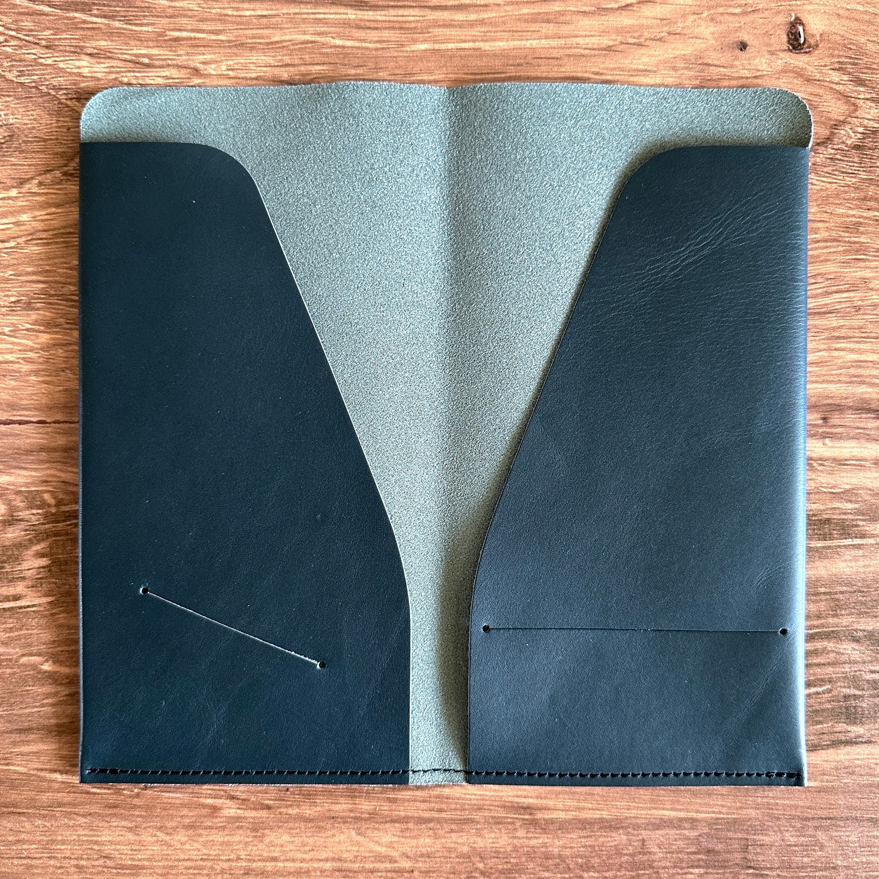 BKx1.61] Portfolio Folder // Navy (Regular) – Baum-kuchen