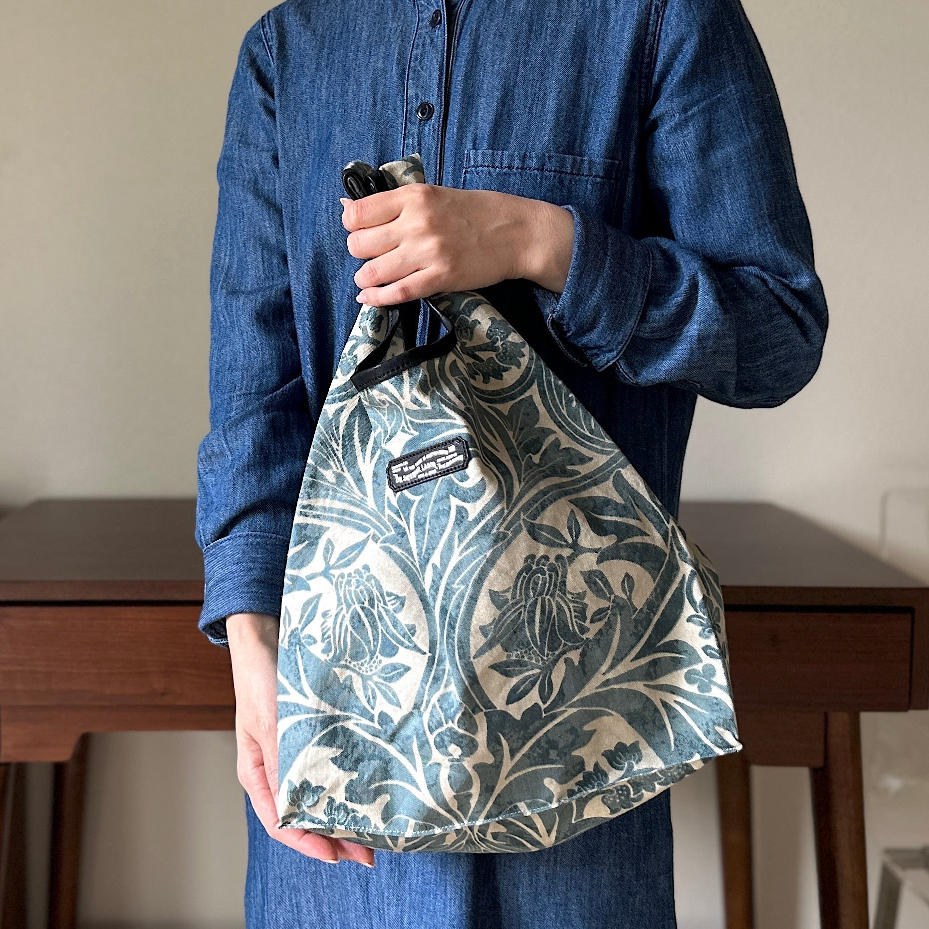 TSL] William Morris Easy Bag (Large) – Baum-kuchen