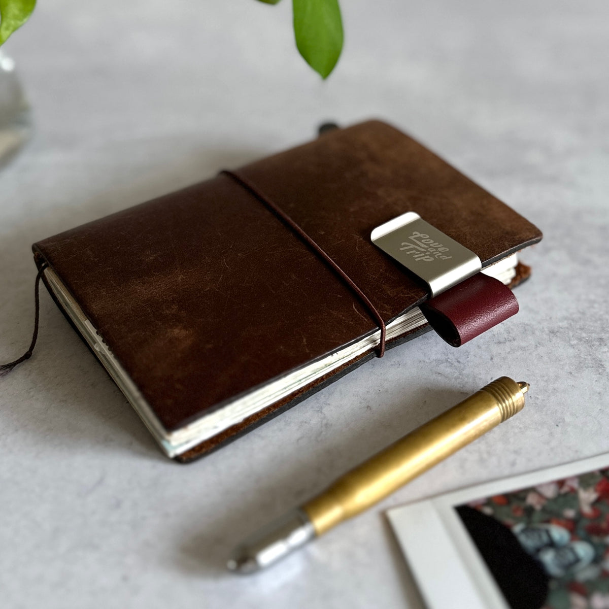 [TRC] Love and Trip // Pen Holder (Red)