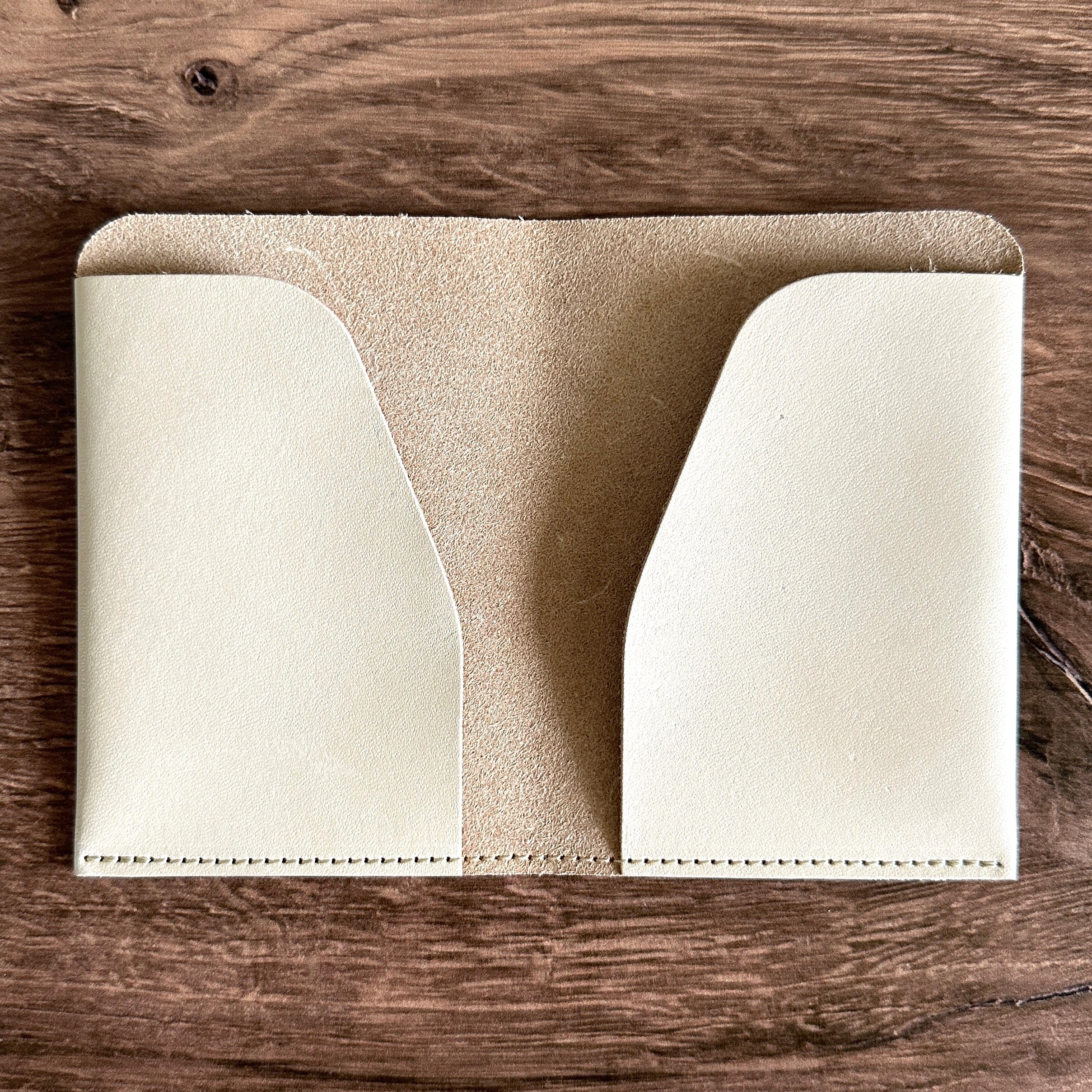 BKx1.61] Portfolio Folder // Natural (Passport) – Baum-kuchen