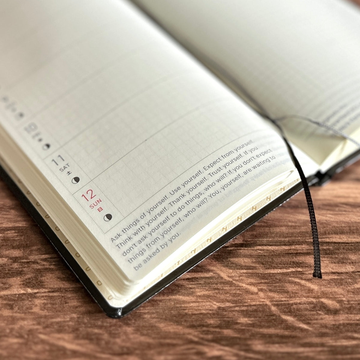 [Hobonichi 2026] Weeks // Yumi Kitagishi: White Cat’s Daily Life (English)