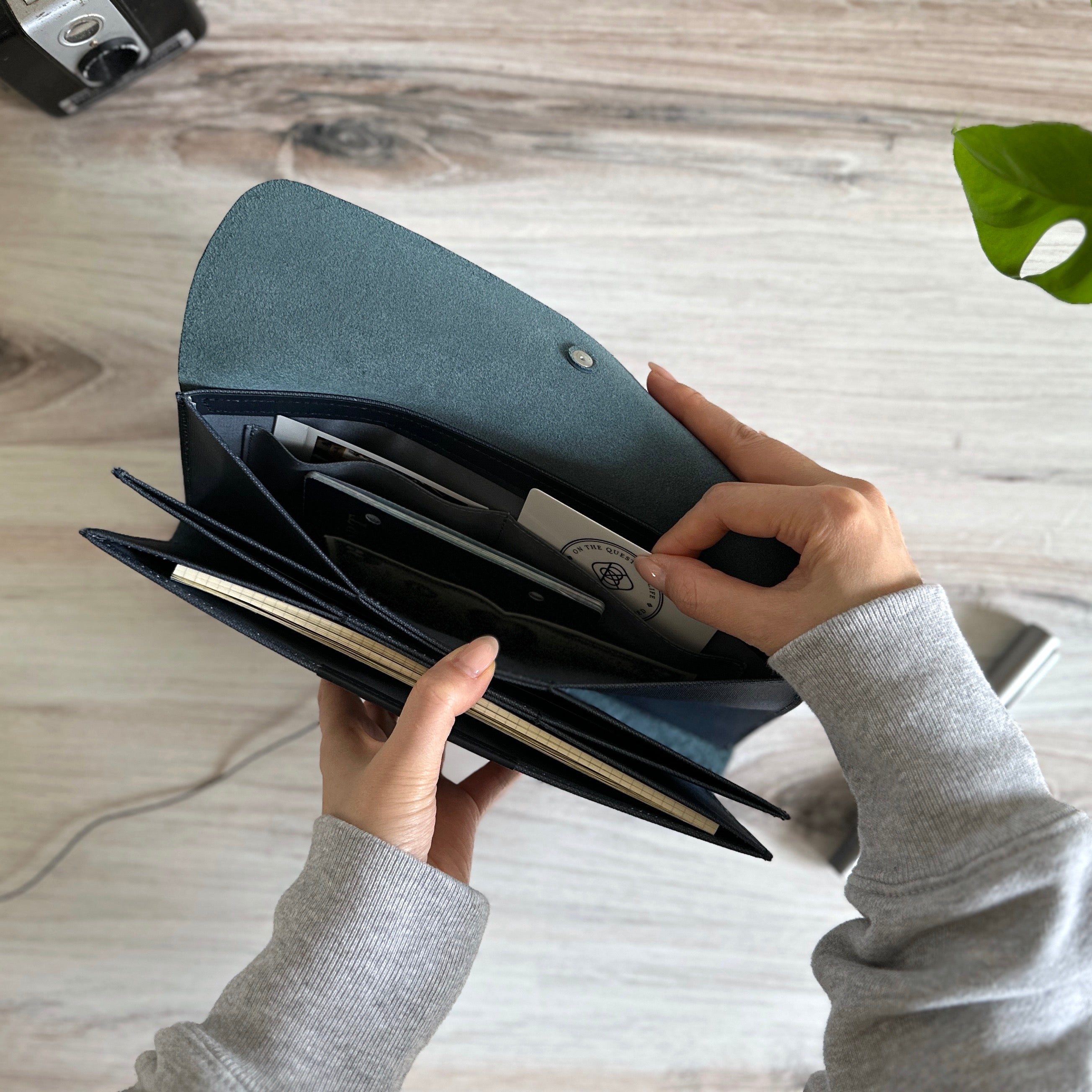 Postalco] Travel Wallet – Baum-kuchen