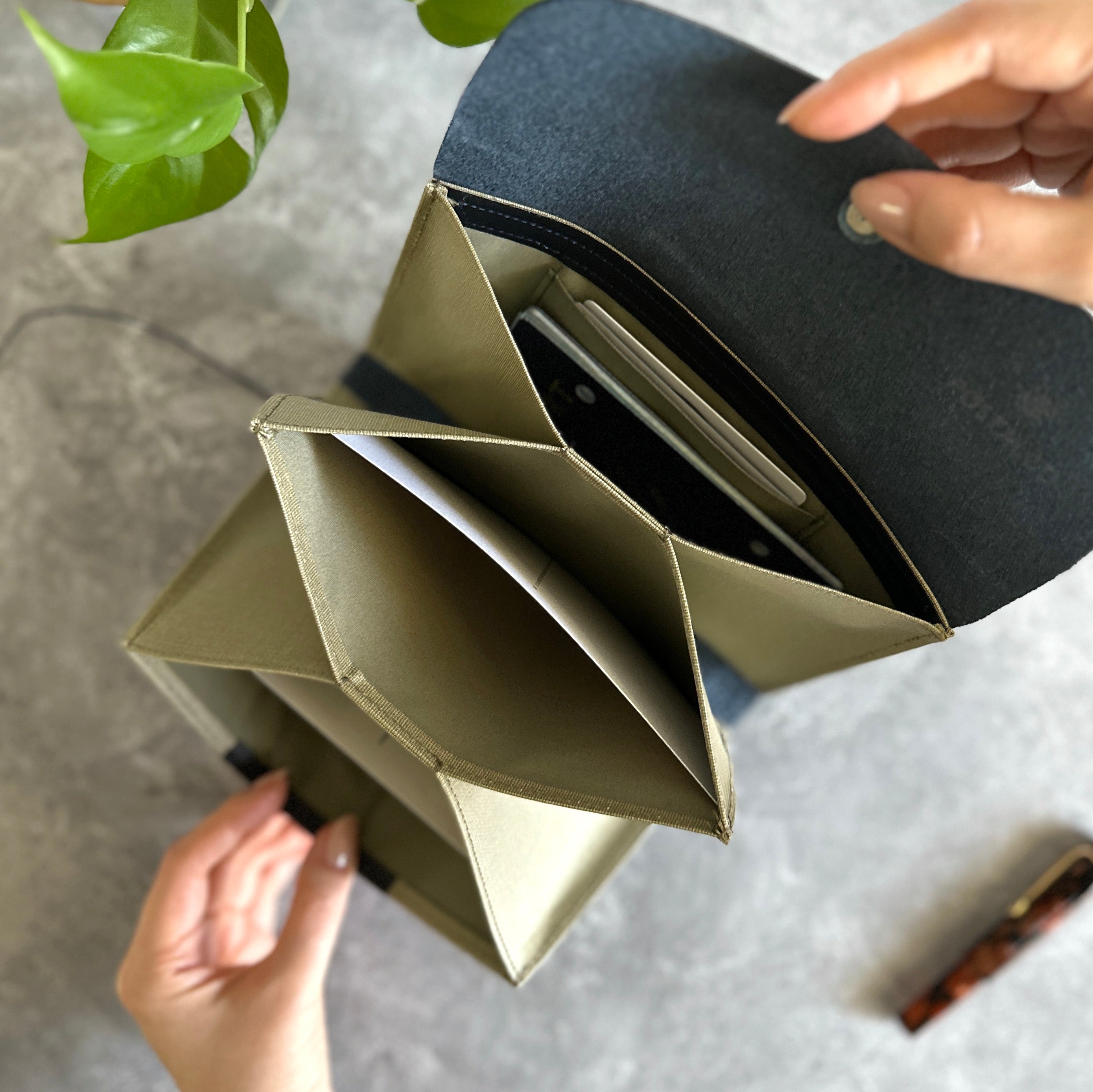 Postalco] Postcard Wallet – Baum-kuchen