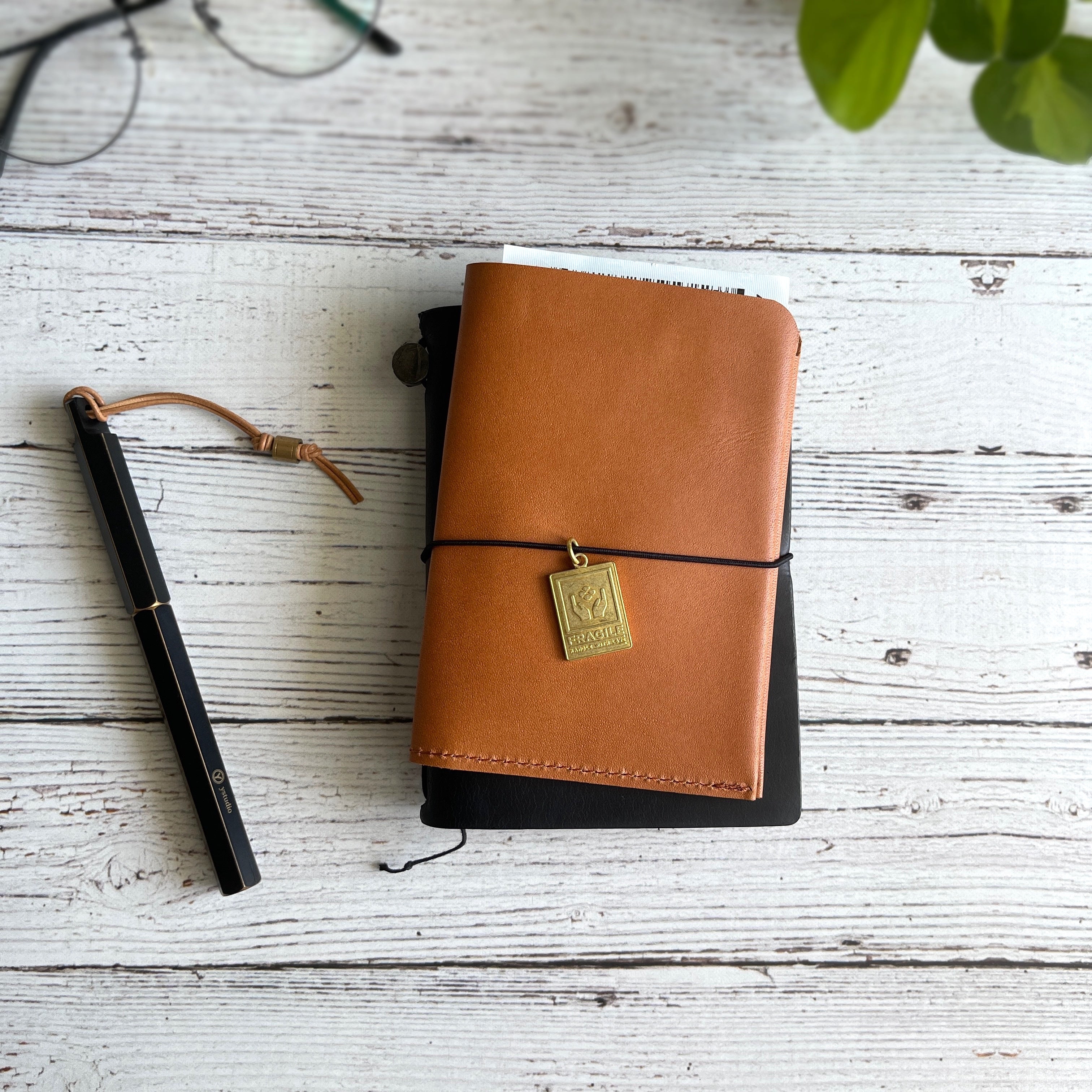 【PELLICULE】 mat leather taste jk BKx1.61] Portfolio Folder // Saddle Tan (Passport) – Baum-kuchen