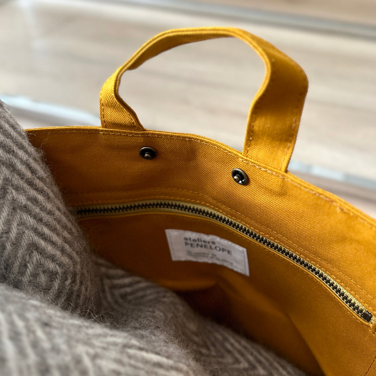 [AP] Cylinder Tote