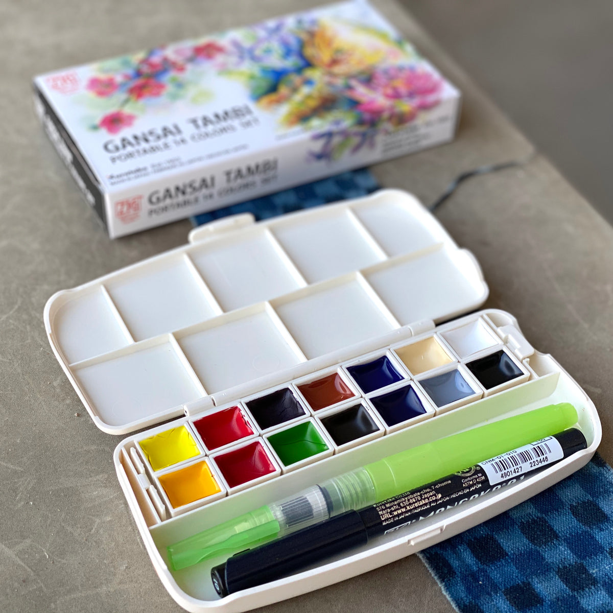 [Kuretake] Gansai Tambi Watercolor Travel Kit // 14 colors
